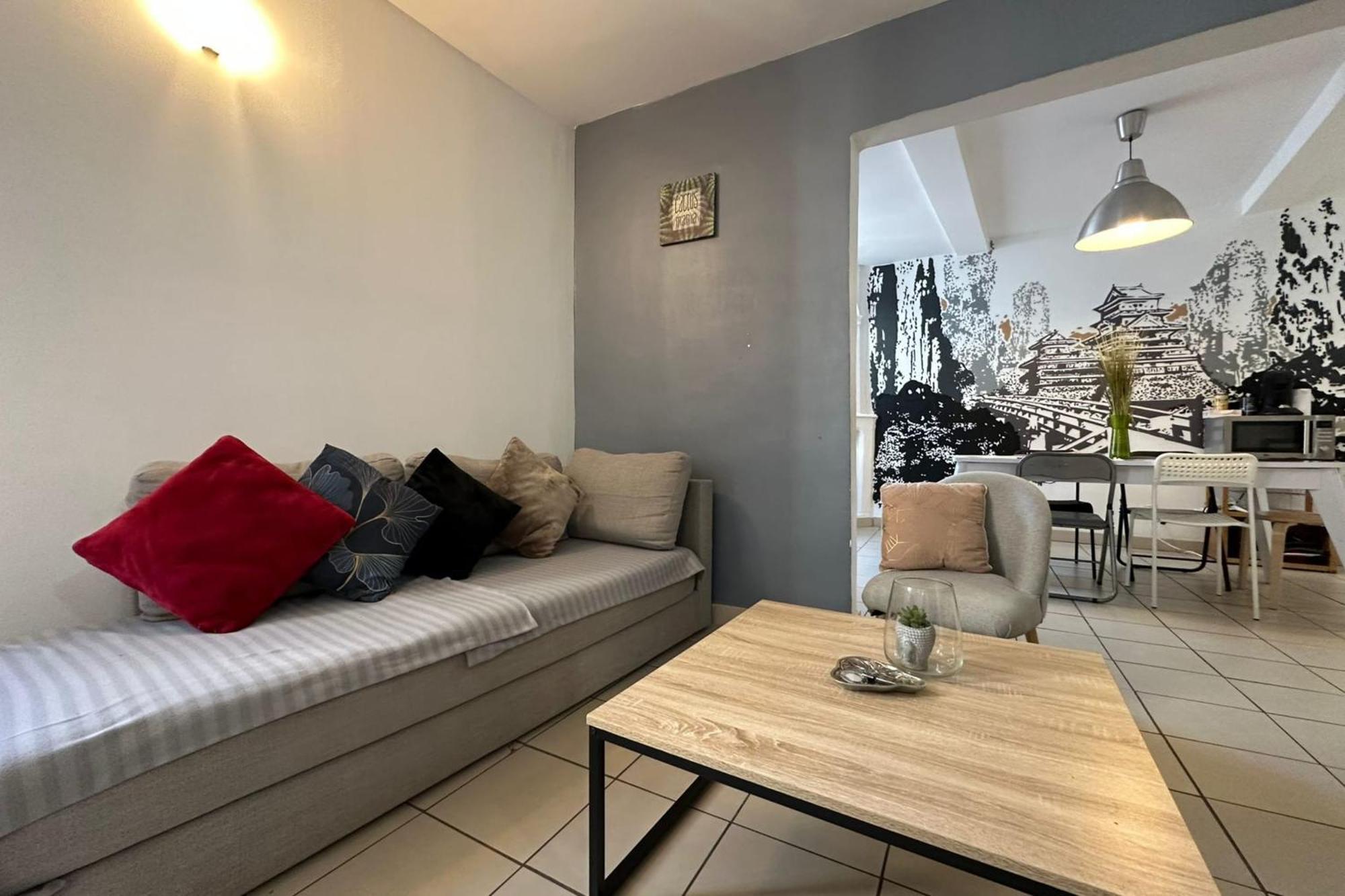The Triplex- 3 Bedrooms In The Escutcheon! Montpellier Exterior photo